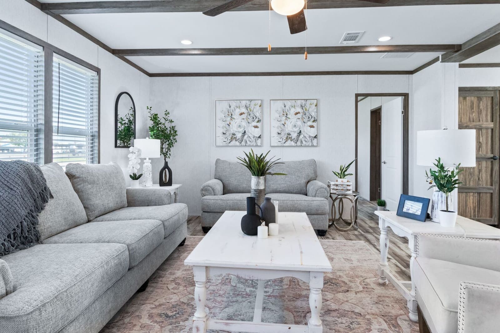 Inside the The Murphy at West Ranch. Photograph 1 of 20