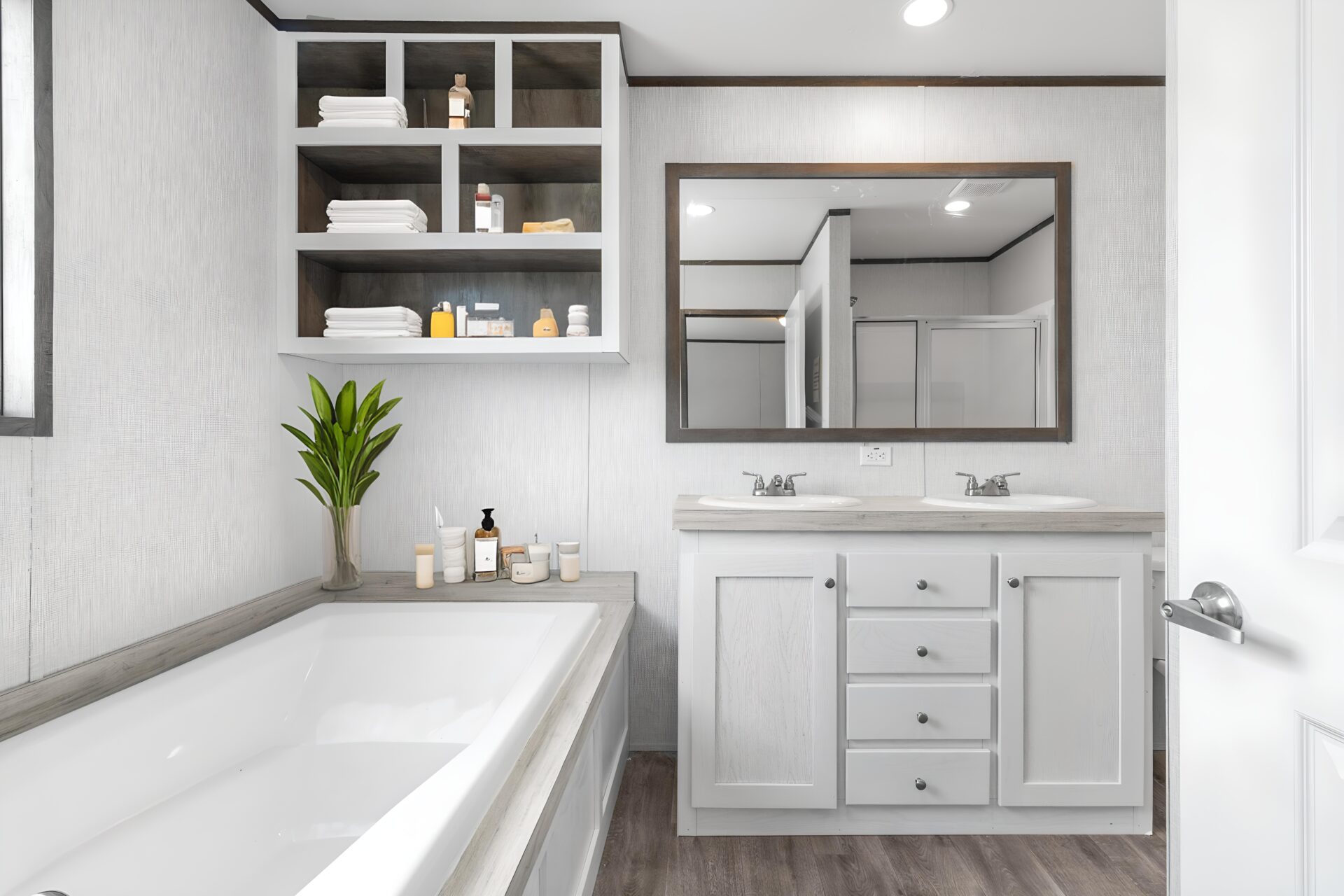 Featured home interior — photo 5