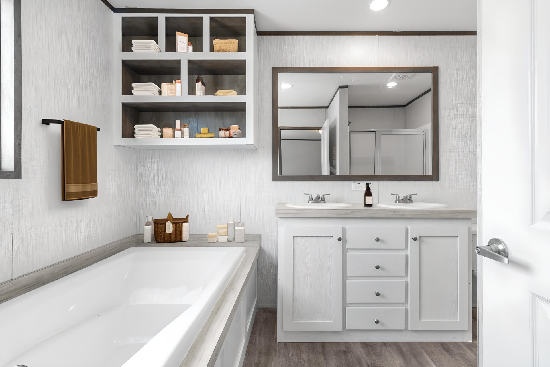 Featured home interior — photo 8