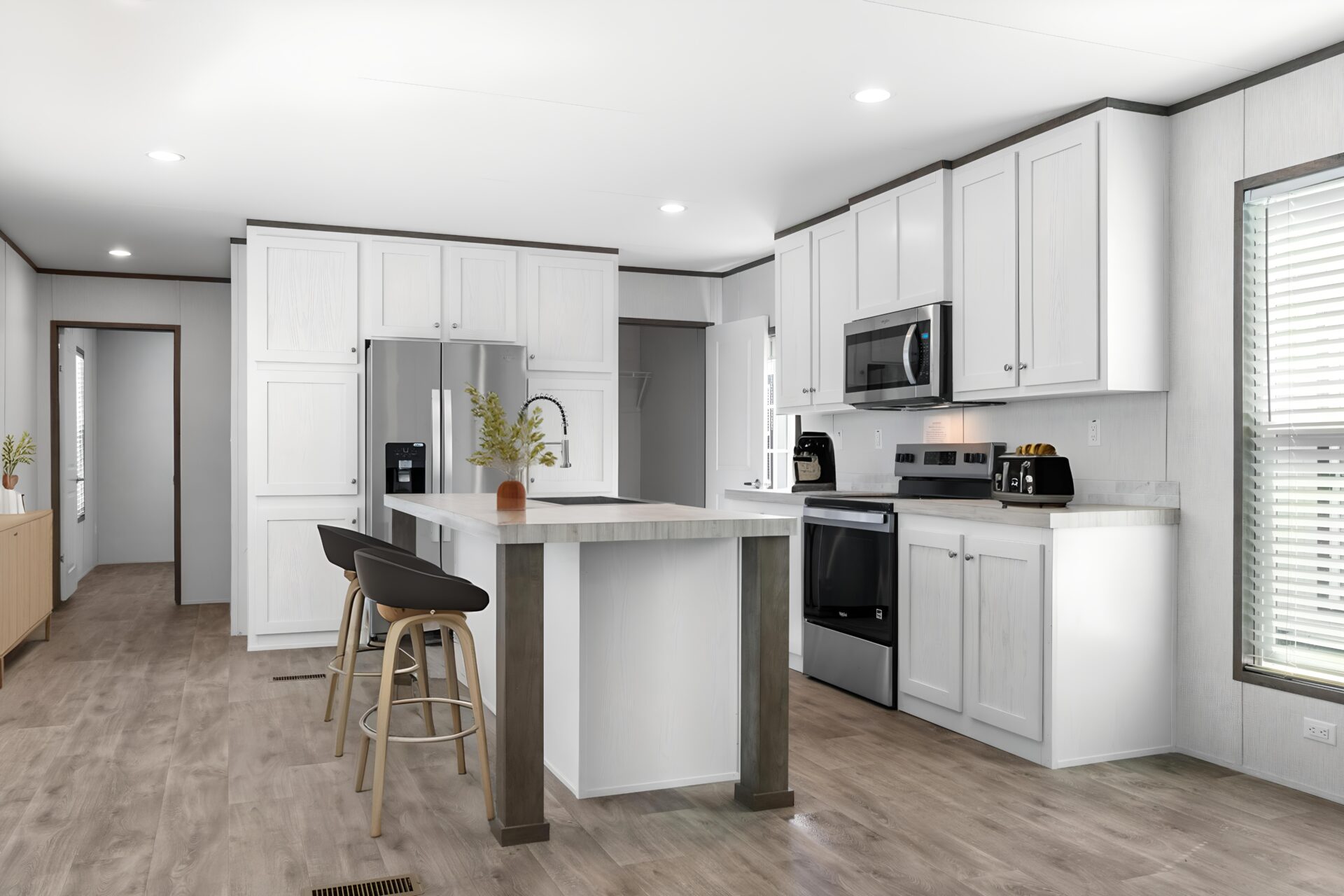 Featured home interior — photo 15